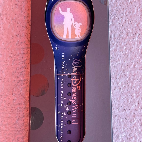 ❌SOLD❌ NEW Disney MAGICBAND+ MagicBand PLUS WDW 50th Anniversary Walt & Mickey - Picture 4 of 11